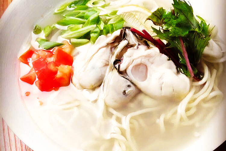 地産地消「広島カキラーメン」 牡蠣ングダム 広島はしご牡蠣