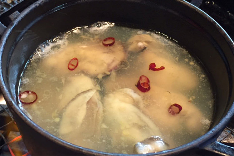 カキのアヒージョ 牡蠣ングダム 広島はしご牡蠣