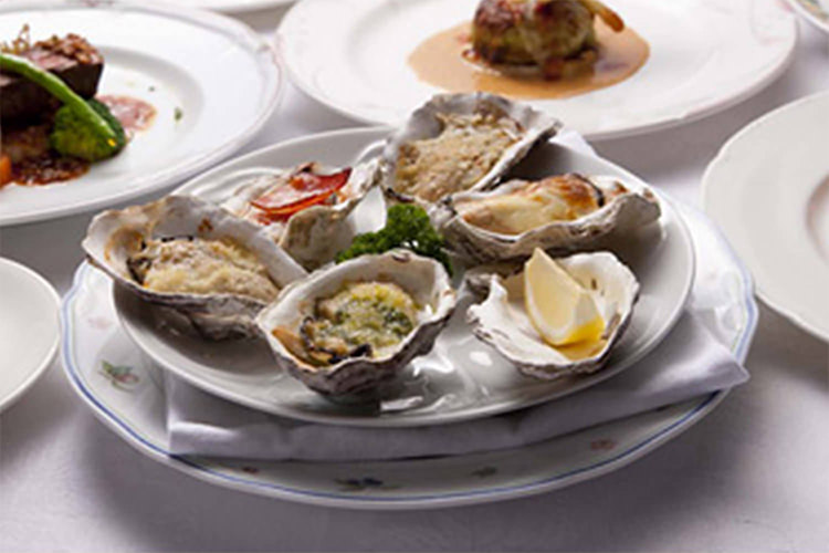 オイスターヴァリエ（殻付カキのオーブン焼き５種盛り） 牡蠣ングダム 広島はしご牡蠣