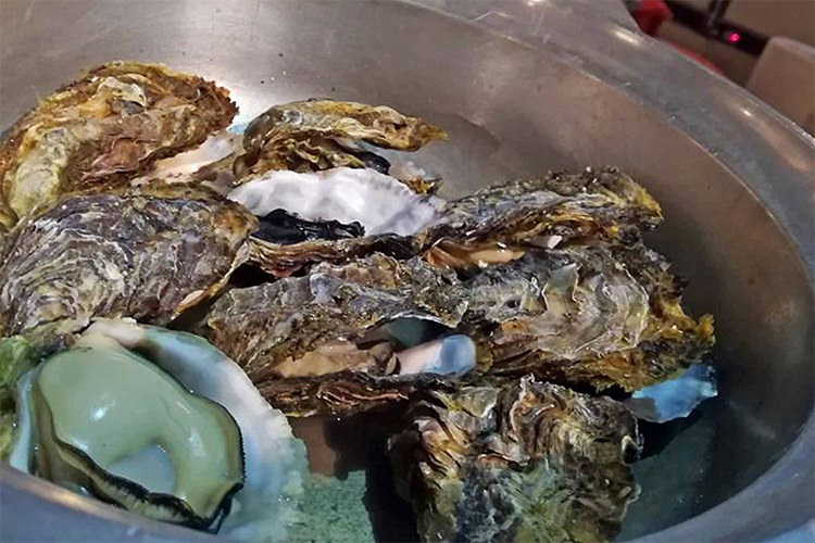 カキの酒蒸し 牡蠣ングダム 広島はしご牡蠣