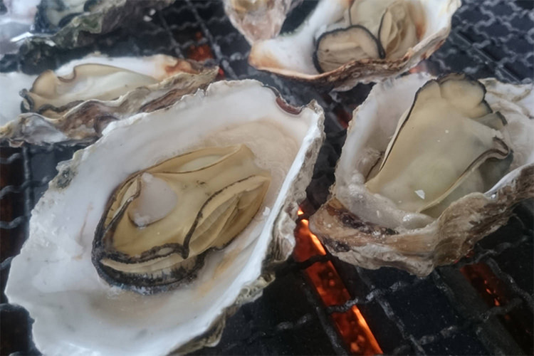焼き牡蠣 牡蠣ングダム 広島はしご牡蠣