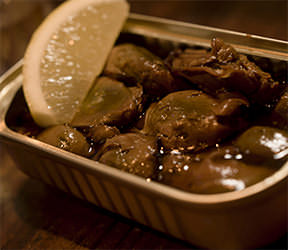 スモークカキの広島レモン添え 牡蠣ングダム 広島はしご牡蠣