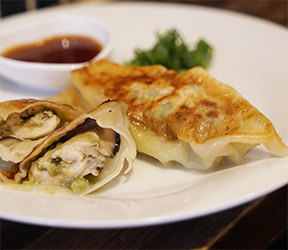 カキぎょうざ 牡蠣ングダム 広島はしご牡蠣