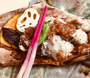 牡蠣の竹皮味噌焼き 牡蠣ングダム 広島はしご牡蠣