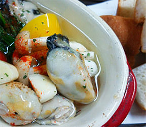 牡蠣のアヒージョ 牡蠣ングダム 広島はしご牡蠣