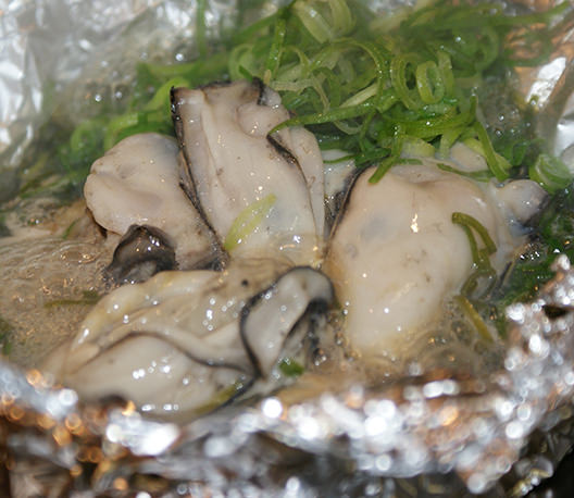 牡蠣の蒸し焼き 牡蠣ングダム 広島はしご牡蠣