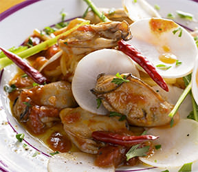 牡蠣と蕪のアラビアータ・タリオリーニ 牡蠣ングダム 広島はしご牡蠣