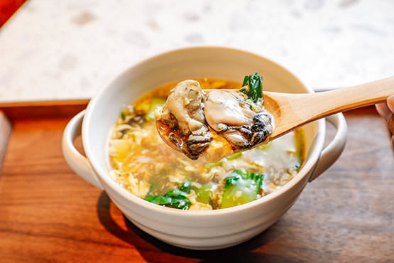 牡蠣と小松菜のふわふわ卵スープ