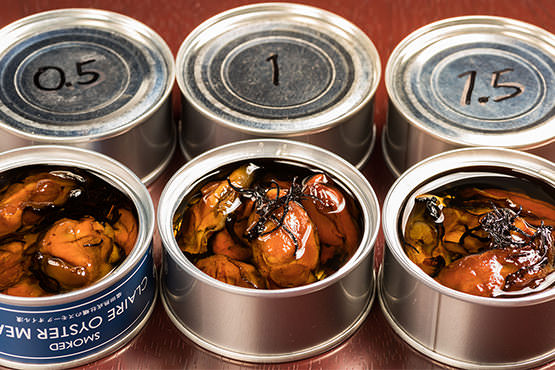 茶葉の分量を変えて3種類の牡蠣缶詰